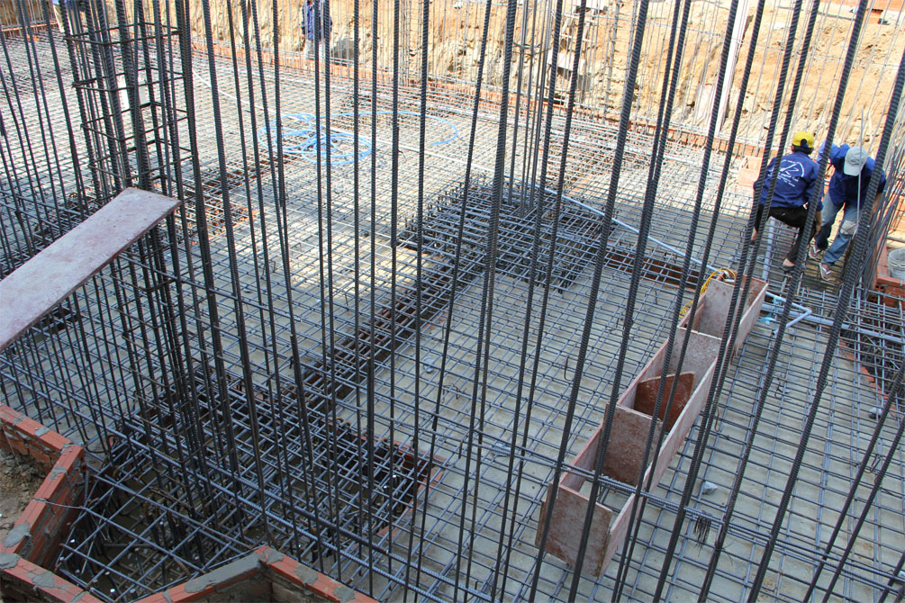 Khi cần nối thêm độ dài của cây thép để đáp ứng theo thiết kế công trình, 2 đoạn sẽ được cố định